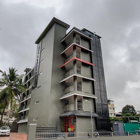Oyo Townhouse 061 Gcda Kakkanad Signal Hotel Kochi Exterior photo