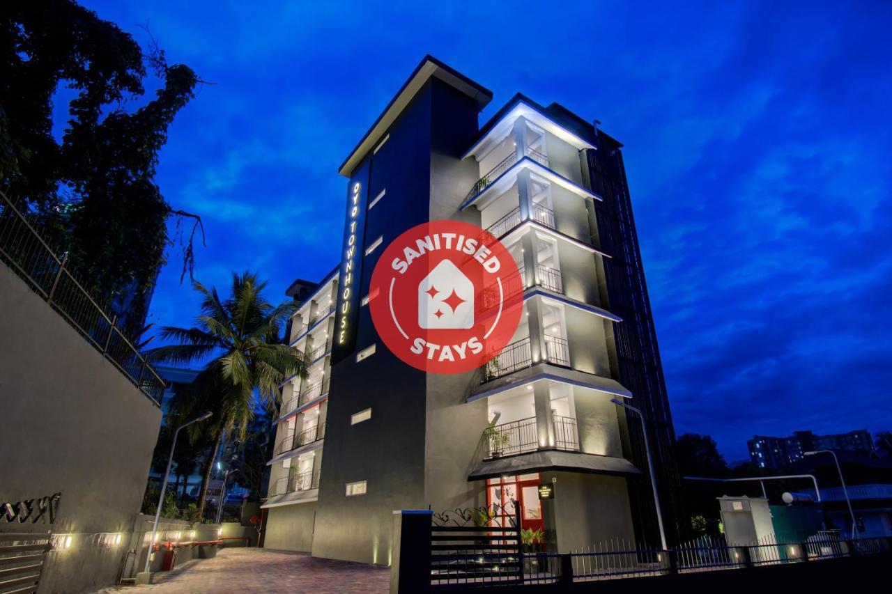 Oyo Townhouse 061 Gcda Kakkanad Signal Hotel Kochi Exterior photo