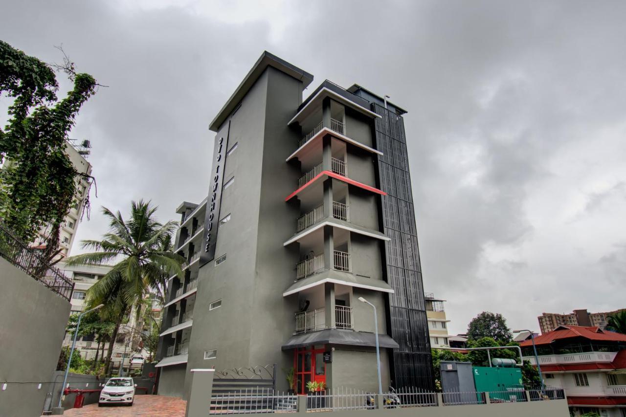 Oyo Townhouse 061 Gcda Kakkanad Signal Hotel Kochi Exterior photo