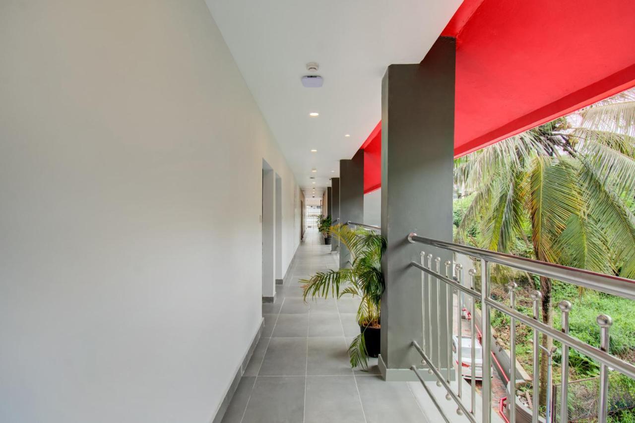 Oyo Townhouse 061 Gcda Kakkanad Signal Hotel Kochi Exterior photo